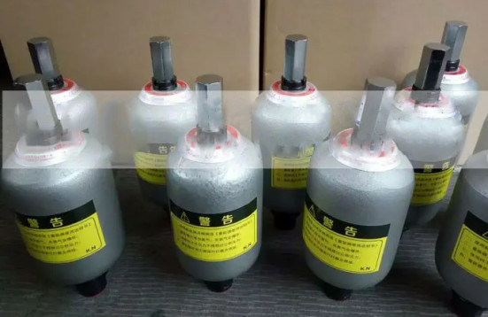 Hydraulic Diaphragm Drilling Rig Spare Parts Accumulator NXQ-AB-40 / 31.5-L-Y